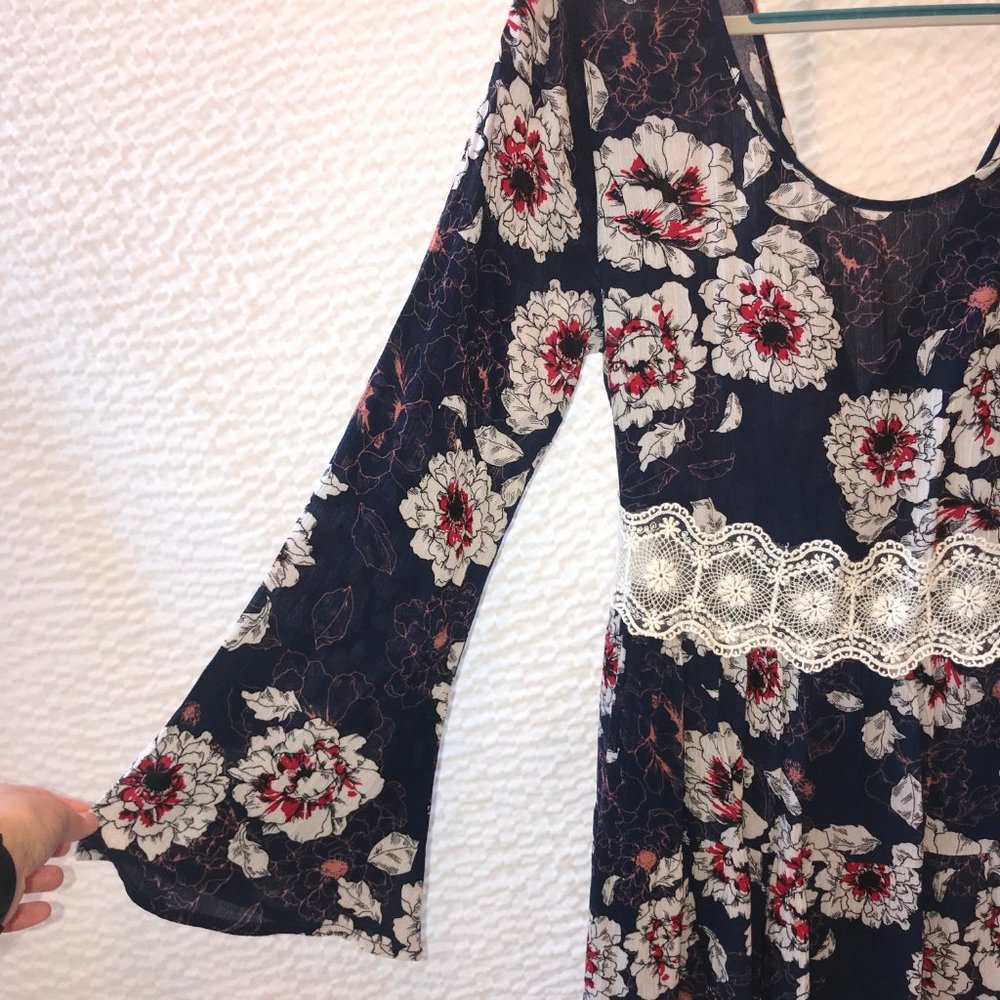 Long Sleeve Dress || Size Small - Picture 3 of 7